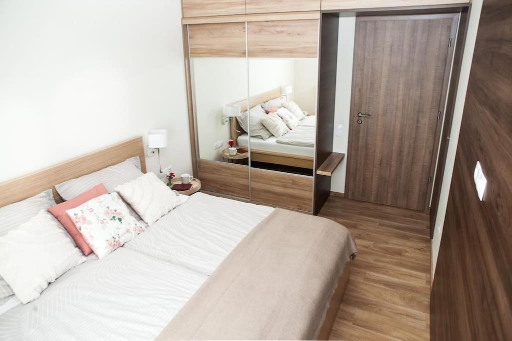 Liszt Apartman 杰尔 外观 照片