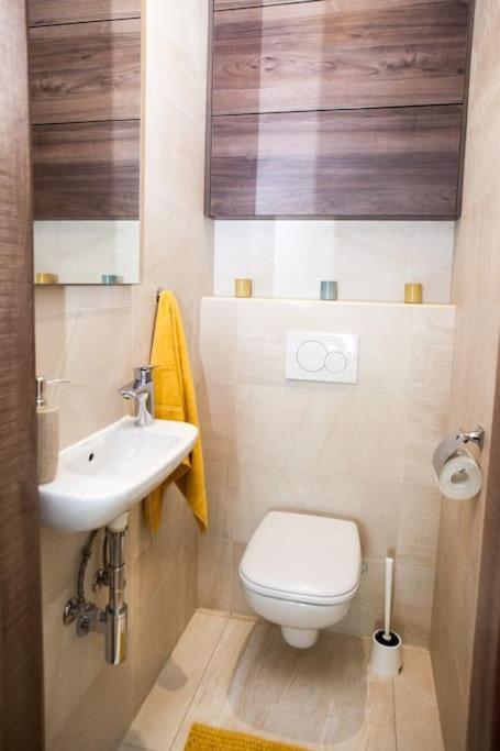 Liszt Apartman 杰尔 外观 照片