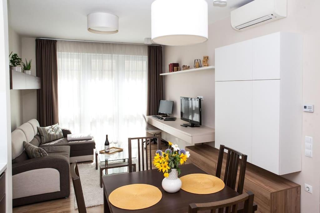 Liszt Apartman 杰尔 外观 照片